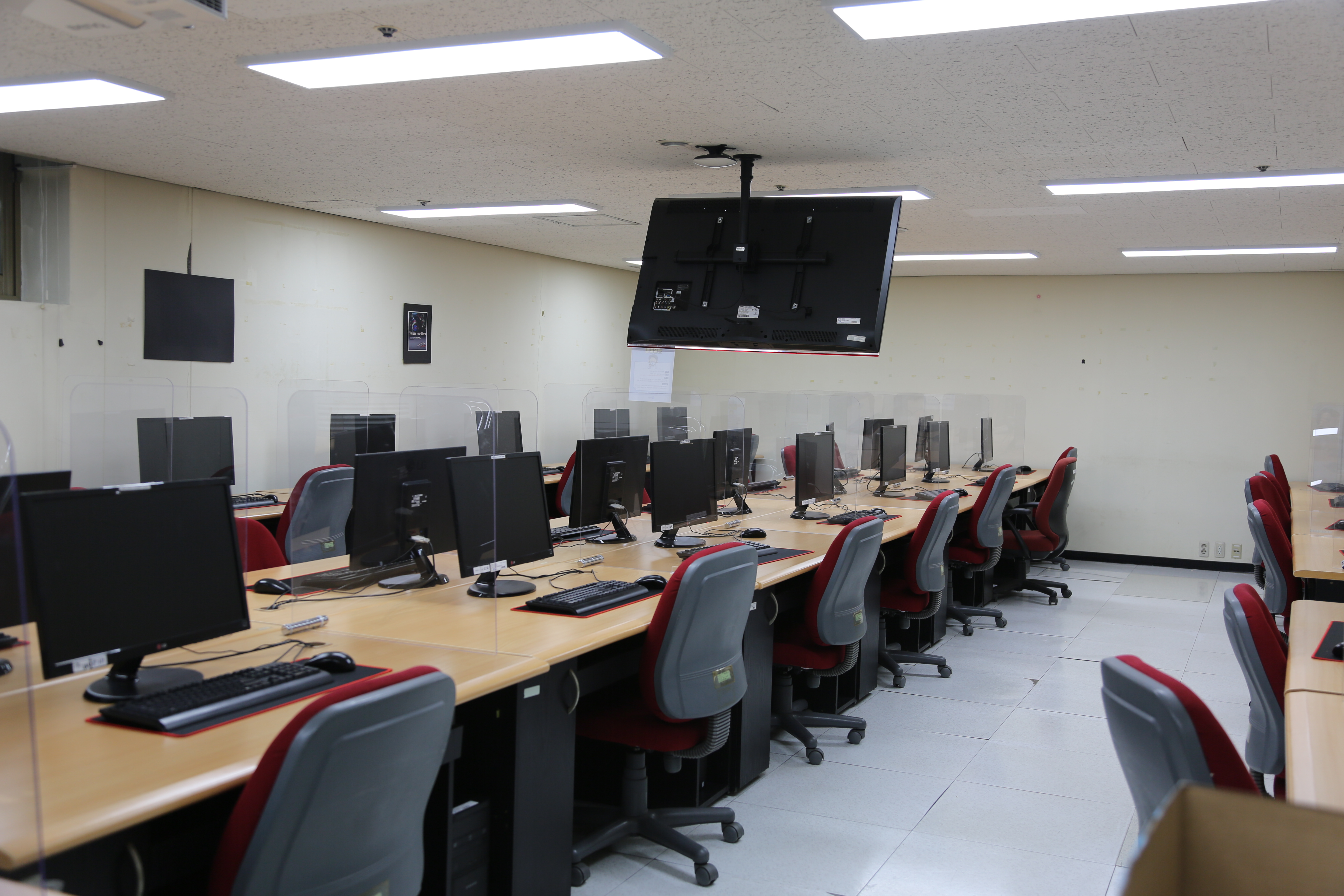 ※컴퓨터그래픽실(일송아트홀 지하1층 11B124)(IMG_0501.JPG)