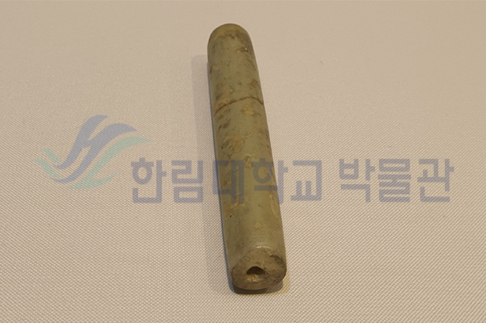 전시실_유물_대롱옥_포토샵버전.jpg 이미지